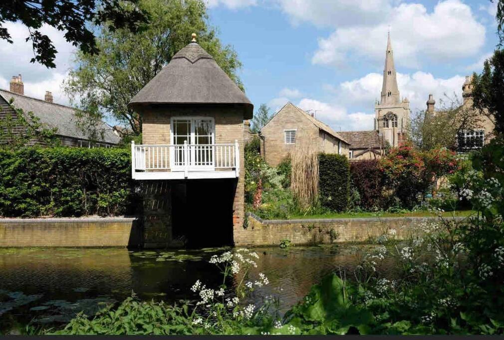Historic Cambridgeshire Cottage Godmanchester Eksteriør billede