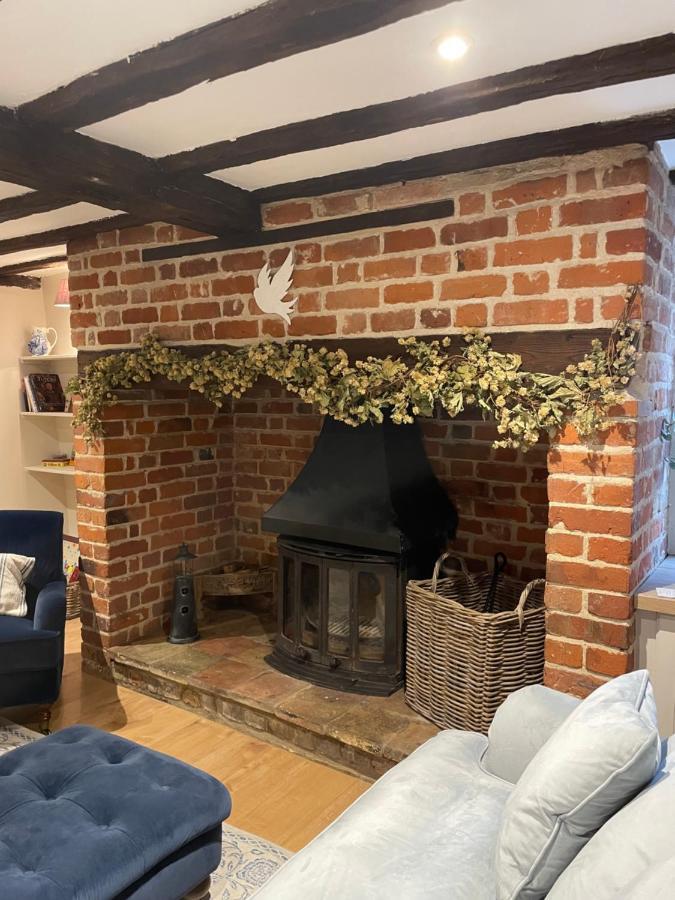 Historic Cambridgeshire Cottage Godmanchester Eksteriør billede